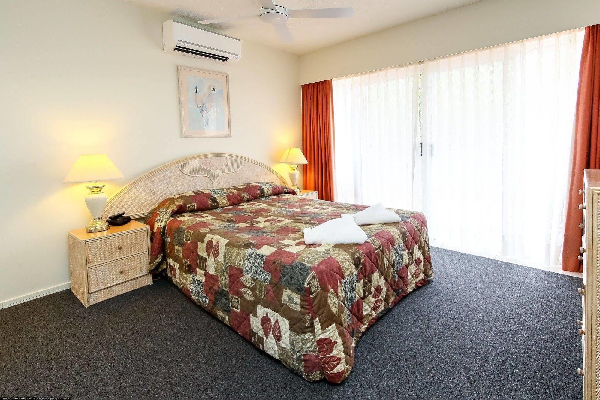 Aparthotel White Crest 4*