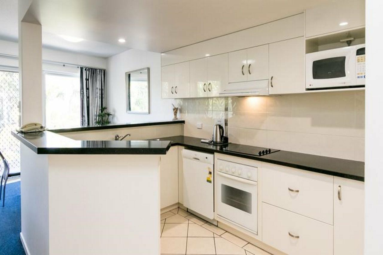 Aparthotel White Crest 4*